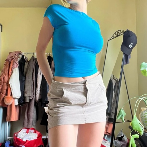 Blue backless top, fits size XS-S. Top has been never worn. - Picture 3 of 4